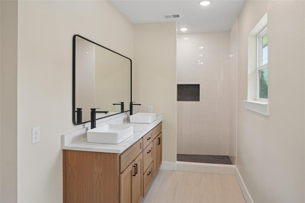 WINNETKA HEIGHTS - Residential