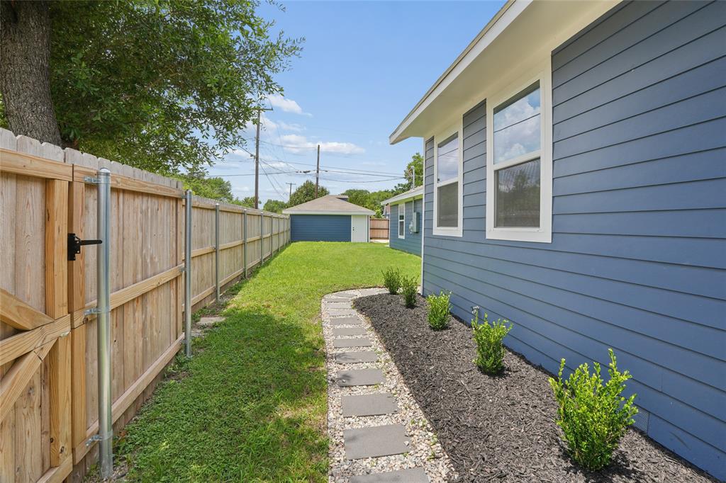WINNETKA HEIGHTS - Residential