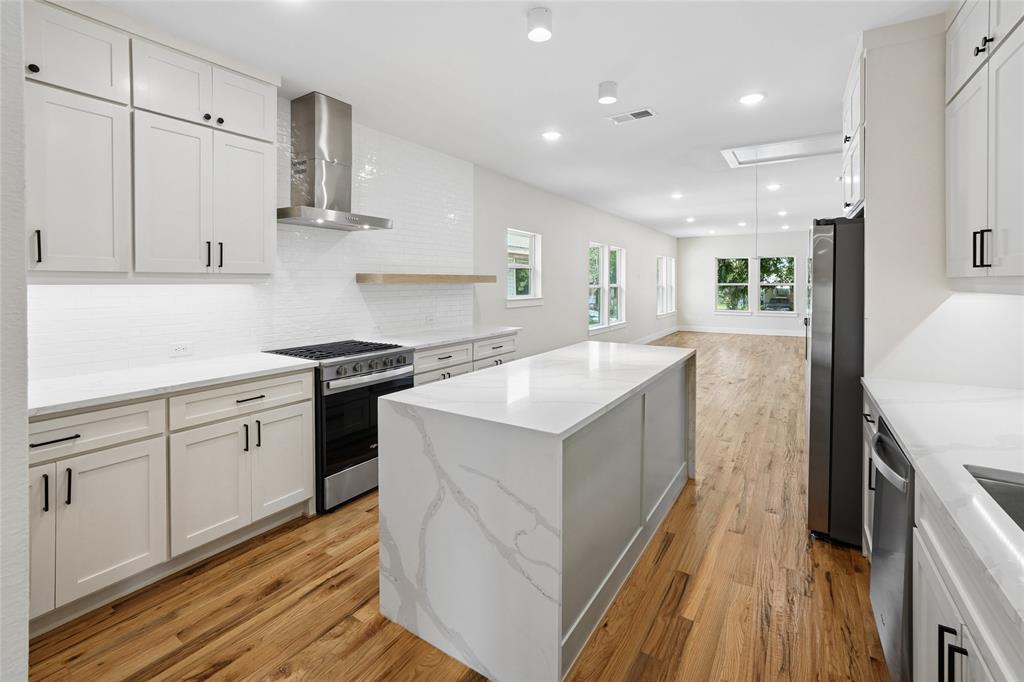 WINNETKA HEIGHTS - Residential