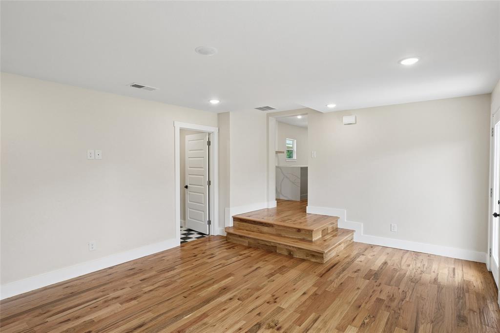WINNETKA HEIGHTS - Residential