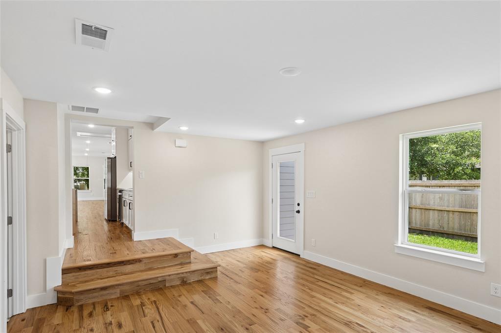 WINNETKA HEIGHTS - Residential