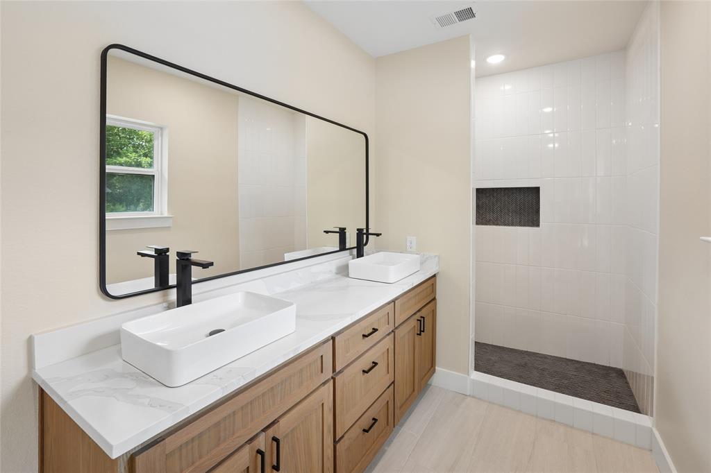 WINNETKA HEIGHTS - Residential