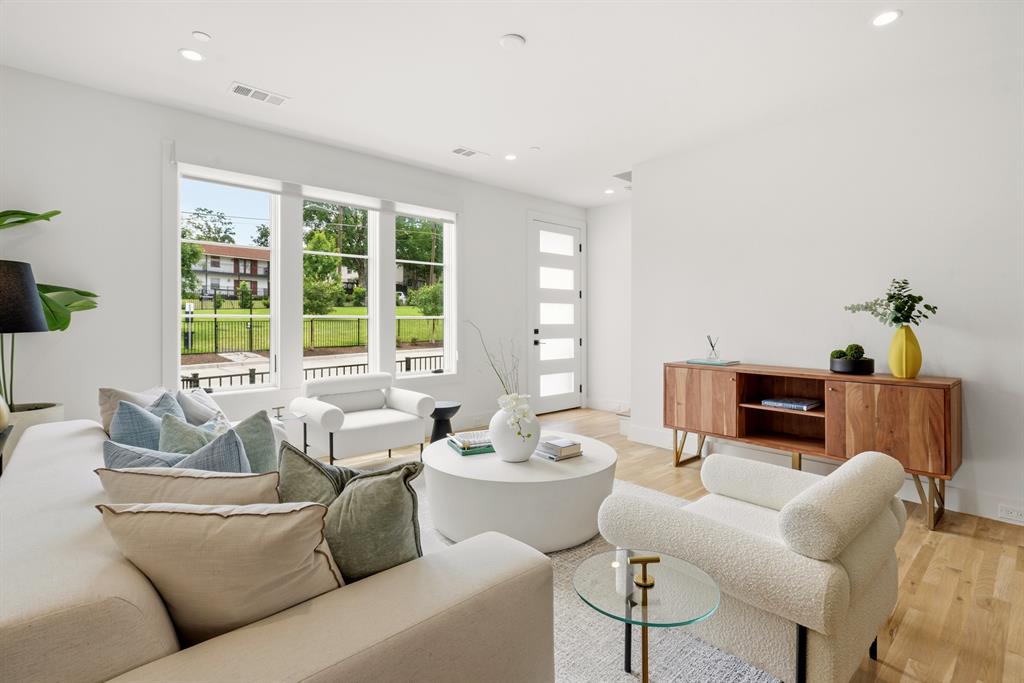 Lakeside - Residential