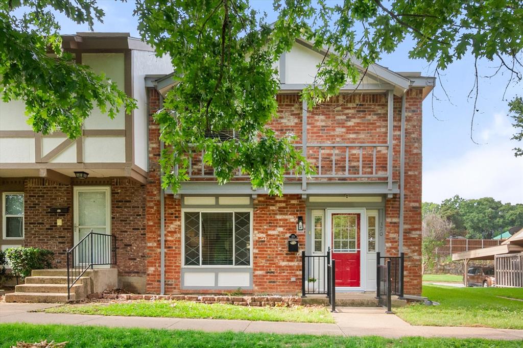 Arlington Downs Twnhs - Residential