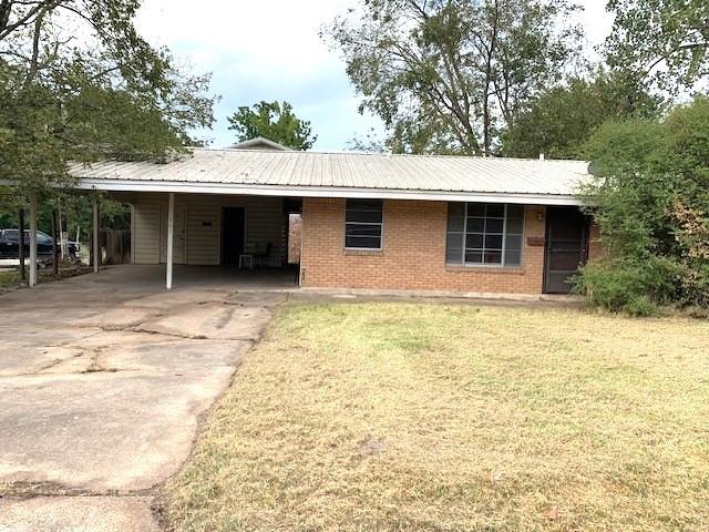 Great investment opportunity.  3 bldgs for possible income. Needs work. Good location in quiet area, with tall trees. Extra Parking lot for the 2 story bldg with Salon or apartment, and a courtyard area in the middle of all three bldgs.