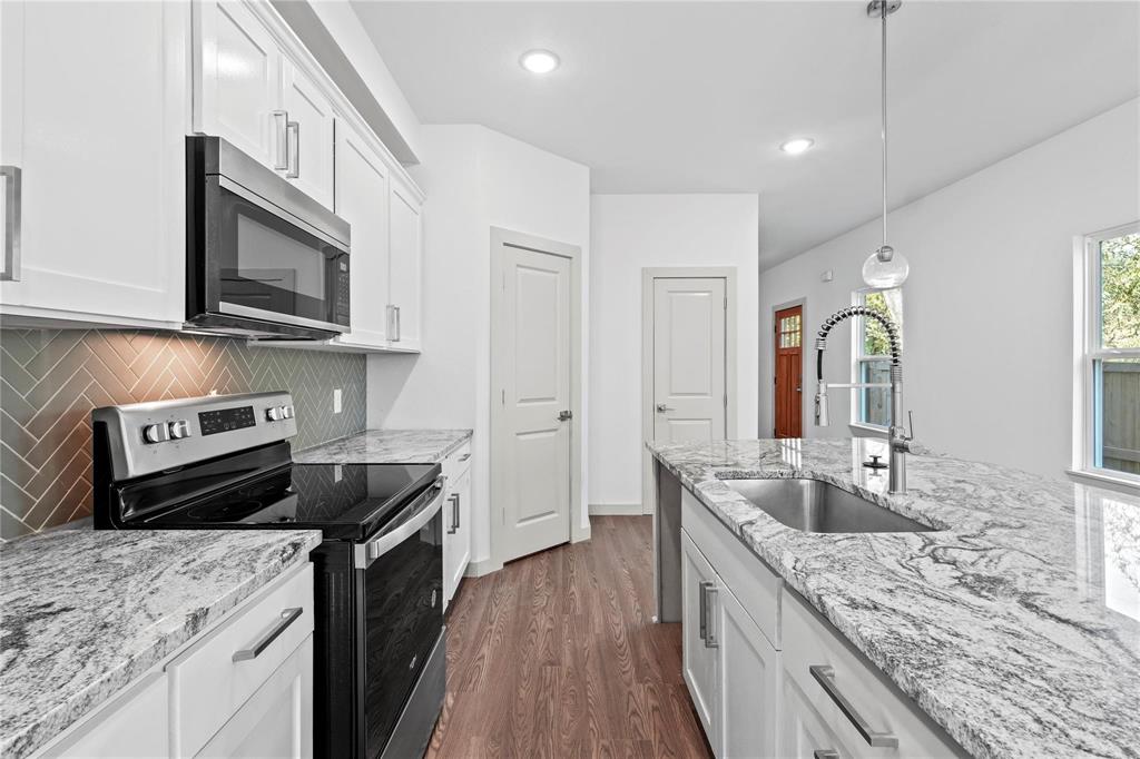 Lincoln Manor - Residential