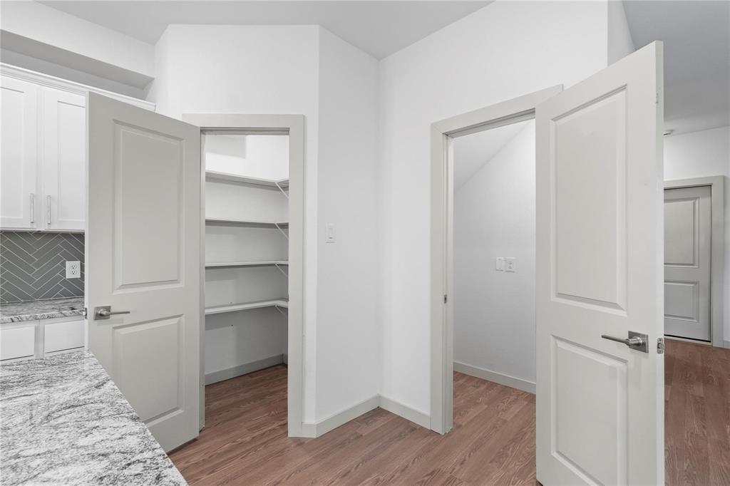 Lincoln Manor - Residential