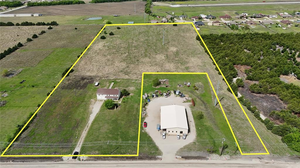 This prime 14-acre tract offers a rare investment opportunity in one of the fastest-growing corridors of Collin County. Located in Farmersville, TX
access to major transportation routes including US HWY 380, State HWY 78  and Interstate 30. The surrounding area is experiencing rapid expansion, with residential subdivisions already established directly behind the tract and additional developments nearby.
