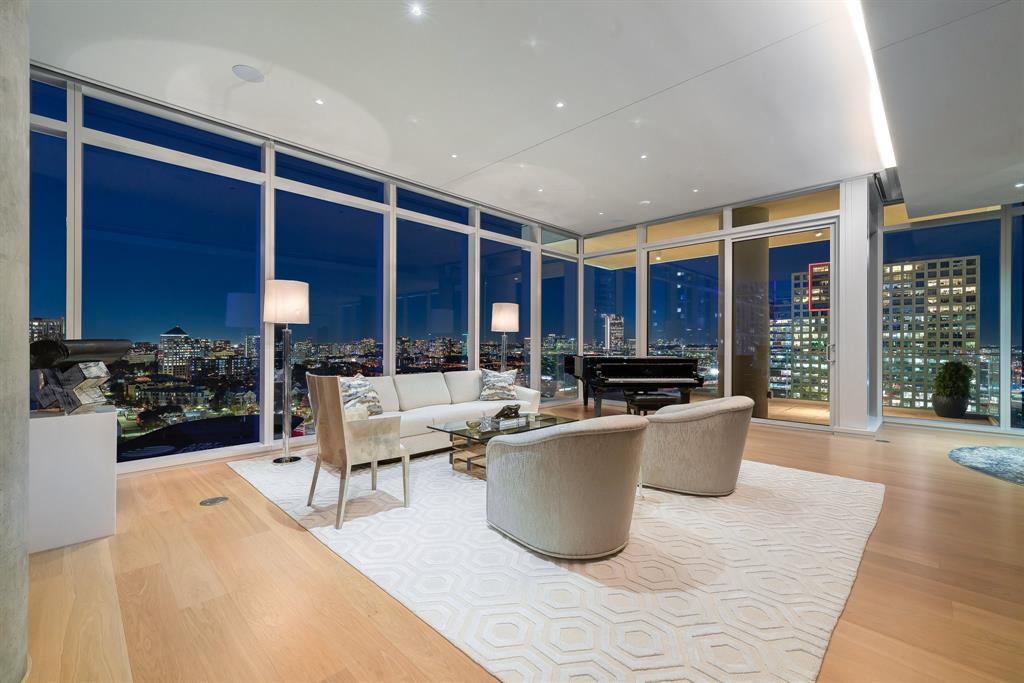 ARTS RESIDENCES CONDO - Residential