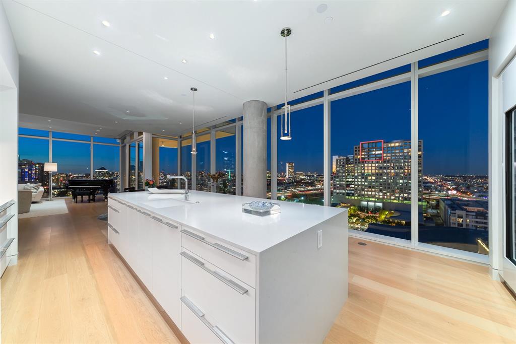 ARTS RESIDENCES CONDO - Residential
