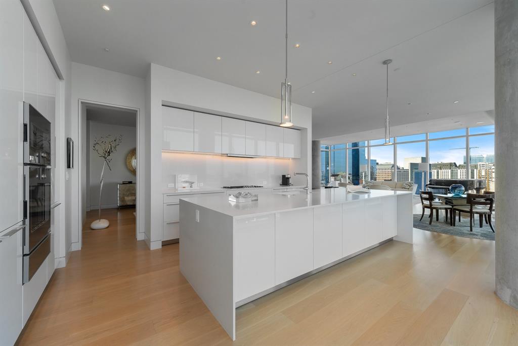 ARTS RESIDENCES CONDO - Residential