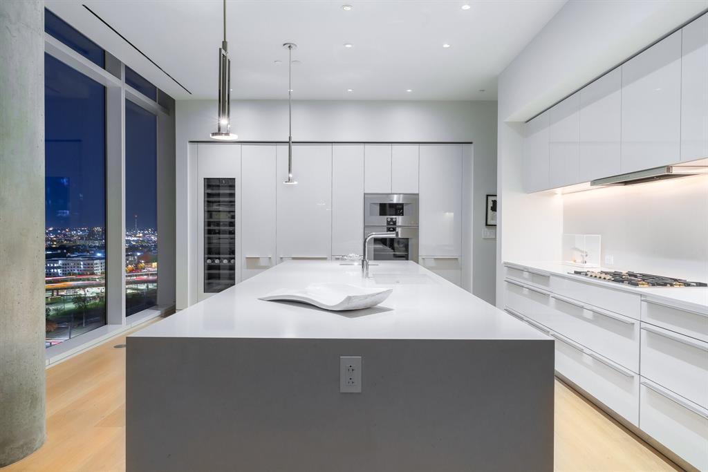 ARTS RESIDENCES CONDO - Residential