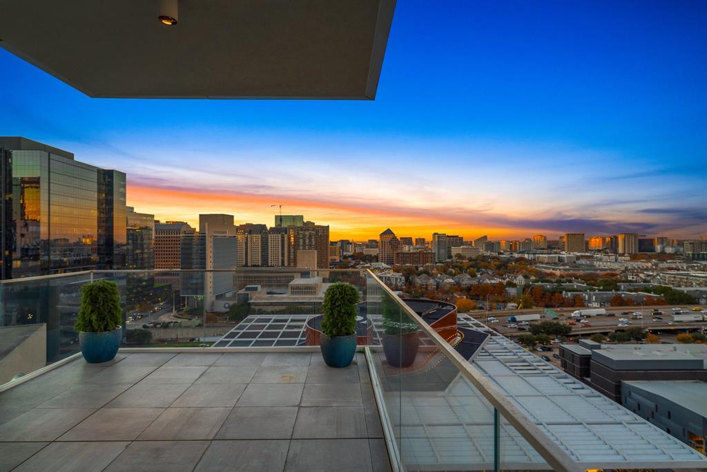 ARTS RESIDENCES CONDO - Residential