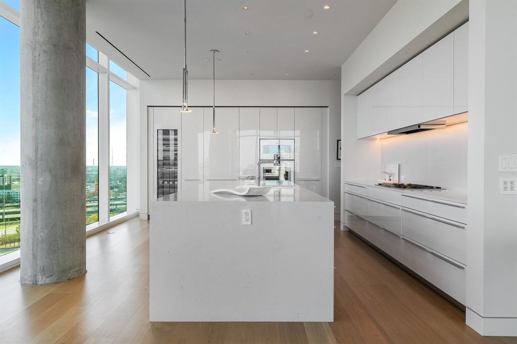 ARTS RESIDENCES CONDO - Residential