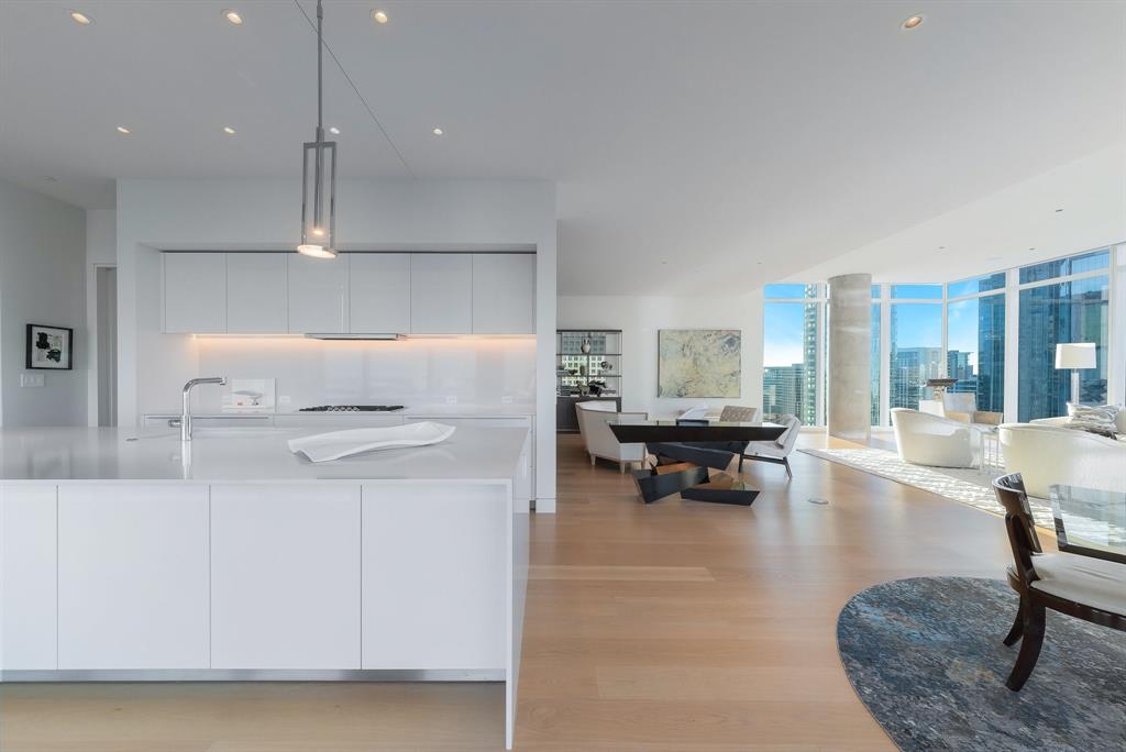 ARTS RESIDENCES CONDO - Residential