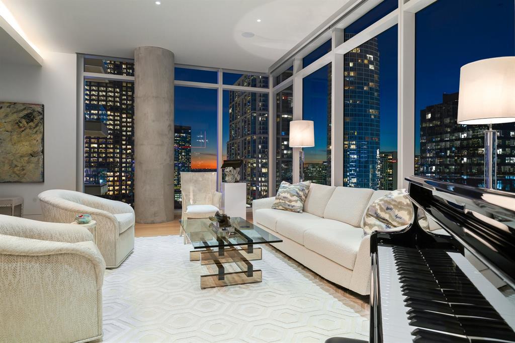 ARTS RESIDENCES CONDO - Residential