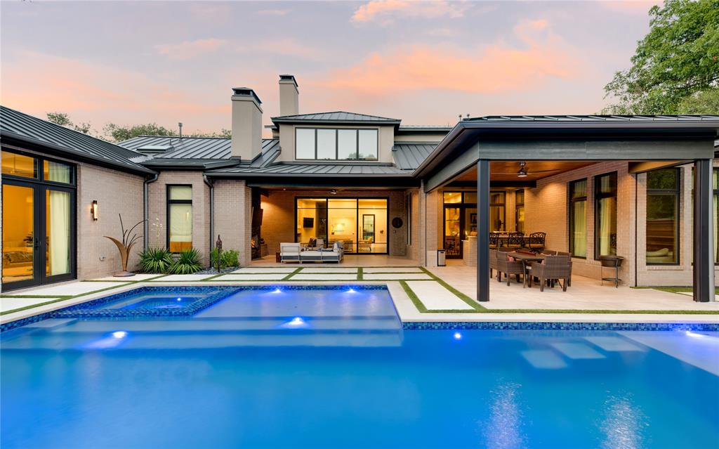 Royal Crest - Residential