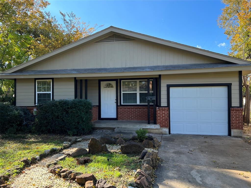 Beautifully updated 3 bedroom, 1.5 bath, 1 car garage home for rent in North Arlington.
Home features hardwood & tile floors.
Updated kitchen and bathrooms.
Granite countertops! 
Washer & Dryer Hookups
Large backyard
Convenient to I-30 & Cooper St.
Close to Arlington Memorial Hospital and The University of Texas at Arlington
Rent = $1625 per month
Deposit = $1625
Application fee = $65 per person 18+
Pets are allowed with an additional NON-REFUNDABLE pet fee of $500 per animal.(Maximum 2 Animals Some restrictions apply)
This is a non-smoking property.
The home is NOT qualified for Section 8 housing vouchers.
Property is Occupied, Do Not Disturb Resident.