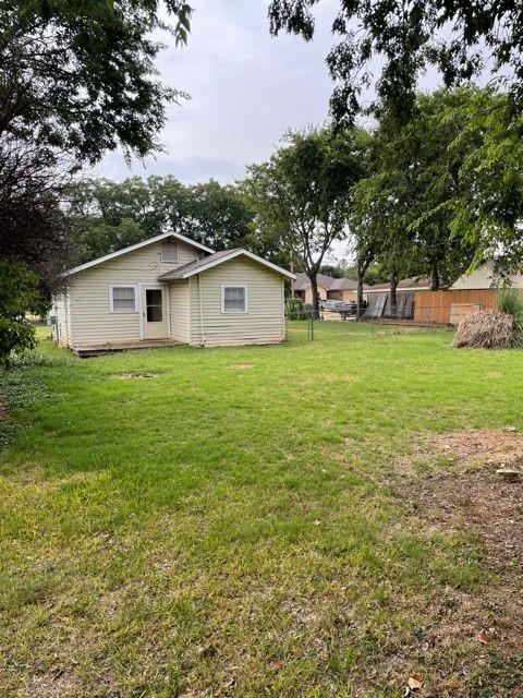Cute 2 bedroom, 1 bathroom home. Quiet location with large yard. This home does come with a stove and refrigerator in a stunning kitchen! Washer & Dryer connections in the home. 

**Owner is a licensed Real Estate Salesperson in the state of Texas**

Owner must approve pets. 

Requires tenant enrollment to the Tenant Benefit Package through Gerard Real Estate. Ask us for details.  $39 a month.