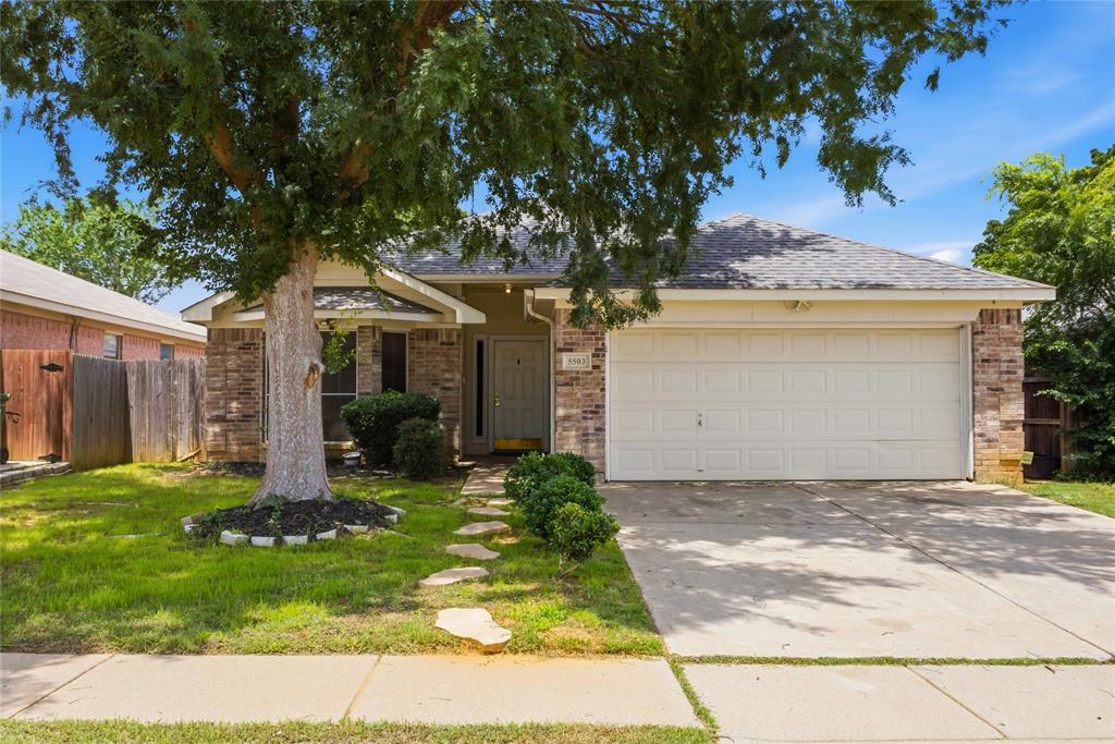 Beautifully updated home in a prime Arlington location! Conveniently located just minutes from shopping, Kroger, restaurants, and easy access to I-20, this home also offers walkability to nearby schools. The kitchen was beautifully renovated in 2023, and the interior has been freshly painted, giving the home a clean and modern feel throughout. Major recent updates include a new roof, new HVAC system, and new water heater, providing peace of mind for the new owner. No HOA! This charming home offers comfort, convenience, and excellent value in an established neighborhood. Whether you are looking for your next home or a move-in ready property in a great location, this one is a must-see!
Information provided is deemed reliable but is not guaranteed and should be independently verified. Buyer and Buyer’s Agent to verify all information including measurements, schools, taxes, and other details.