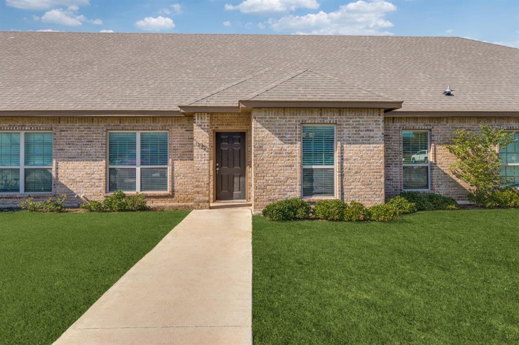 Beautiful 1,580 sq ft townhome in Brock ISD! 3 bedrooms, 2 full bathrooms.  Open floor plan with a large granite island. The kitchen includes an electric stove, microwave, dishwasher and walk in pantry. Separate utility room includes full size washer dryer hookups. Large master bedroom with dual vanity and walk in master closet. Pet's allowed! Large private backyard with a horizontal cedar fence and 2 covered patios. Each townhome has a private pathway leading to their front door with 2 assigned parking spaces. Landlord pays for lawn care and sewer! Tenant responsible for water and electric. 

Please reach out to listing agent to learn how to apply!