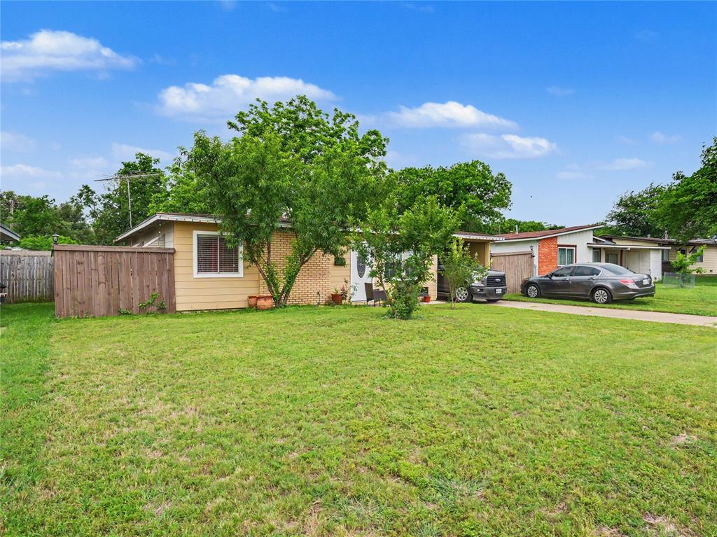 Charming 3-bedroom, 1-bath home situated on an oversized lot just off I-20 and minutes from La Gran Plaza in Fort Worth. This property offers great access and convenience with nearby shopping, dining, and major highways. The large lot provides plenty of space for expansion, parking, or outdoor living, and includes valuable alley access for added flexibility. Ideal for homeowners or investors looking for a property with potential in a growing area. Don’t miss this opportunity to own a well-located home with room to grow!