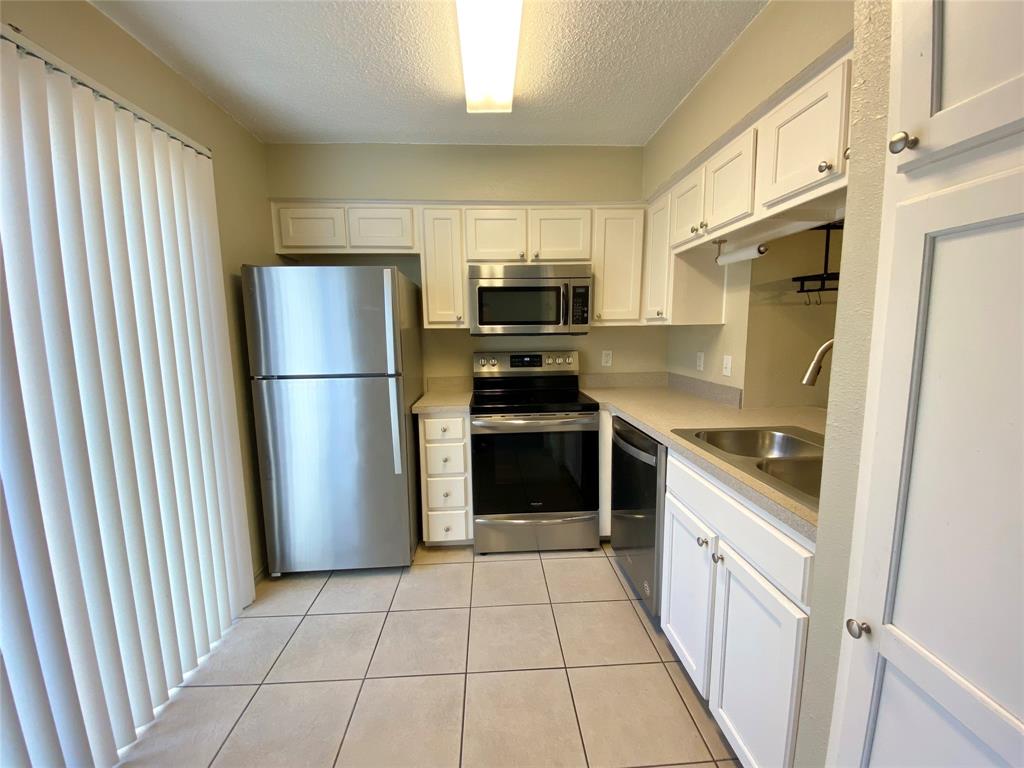 Wellington Place I Condos - Residential Lease