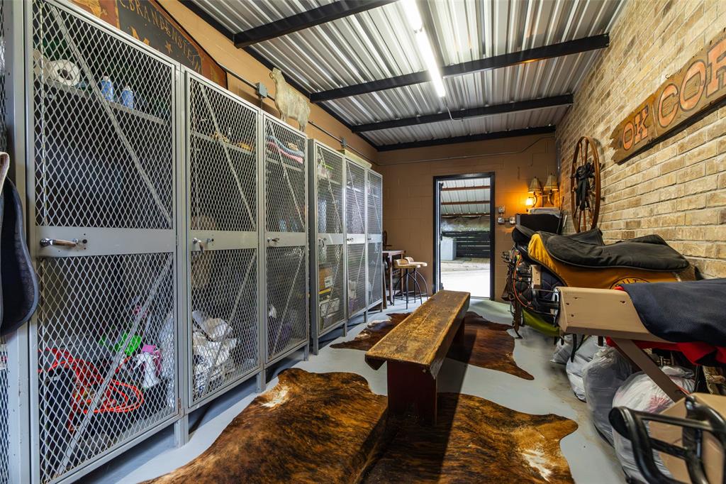 Horseshoe Nail Ranch - Residential