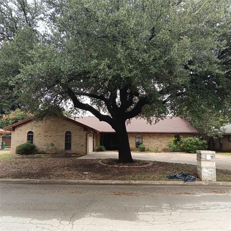 Solid, well-kept home in a high-demand Fort Worth location with excellent access to Chisholm Trail Pkwy, Bryant Irvin, and nearby retail. The property offers a functional floorplan, updated interior touches, and a clean presentation ready for immediate occupancy. Good bedroom sizes, practical storage, and a comfortable living area make this an easy fit for a variety of buyers. The backyard is fully usable with space for improvements or outdoor enjoyment. A strong opportunity for owner-occupants or investors seeking a reliable property in a proven neighborhood.