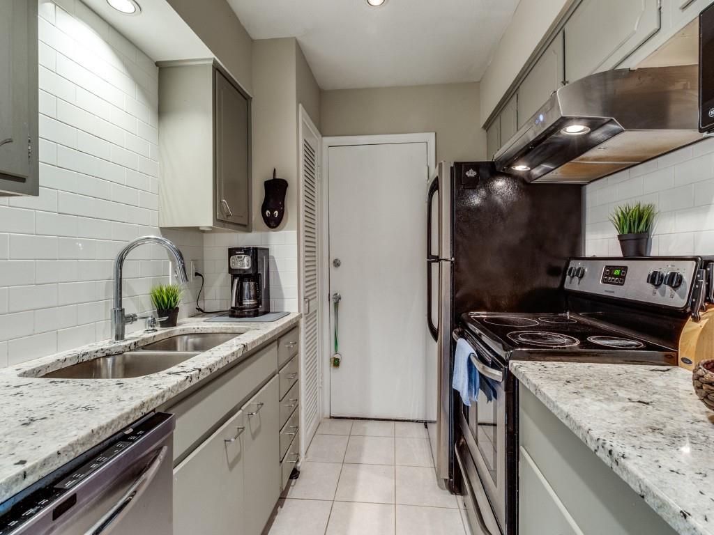 Tanglewood Twnhms Condos - Residential