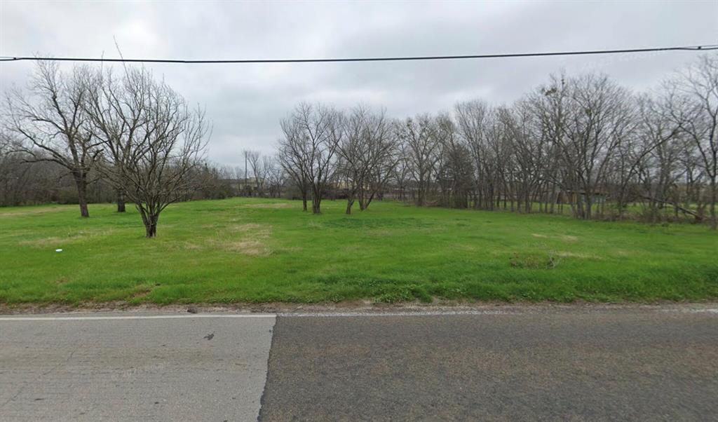 Excellent opportunity to purchase 0.374 acres of light industrial–zoned land in the heart of Corsicana, TX, located on S 15th Street. Located near established retail and commercial anchors including H-E-B, Super 1 Foods, and the well-known Collin Street Bakery, making it ideal for a variety of light industrial or commercial uses (buyer to verify permitted uses with the City of Corsicana). 

Ideal for small warehouse, contractor yard, storage, or service-based operations (buyer to verify permitted uses with the City of Corsicana).

This parcel may be purchased individually or combined with the adjacent 0.884-acre tract located at 1009 S 15th Street for expanded development potential, totaling 1.213 acres and a total purchase price of $149,900,

Flat, usable land with convenient access to major roadways in a growing industrial corridor, don’t miss this versatile opportunity in a prime Corsicana location.