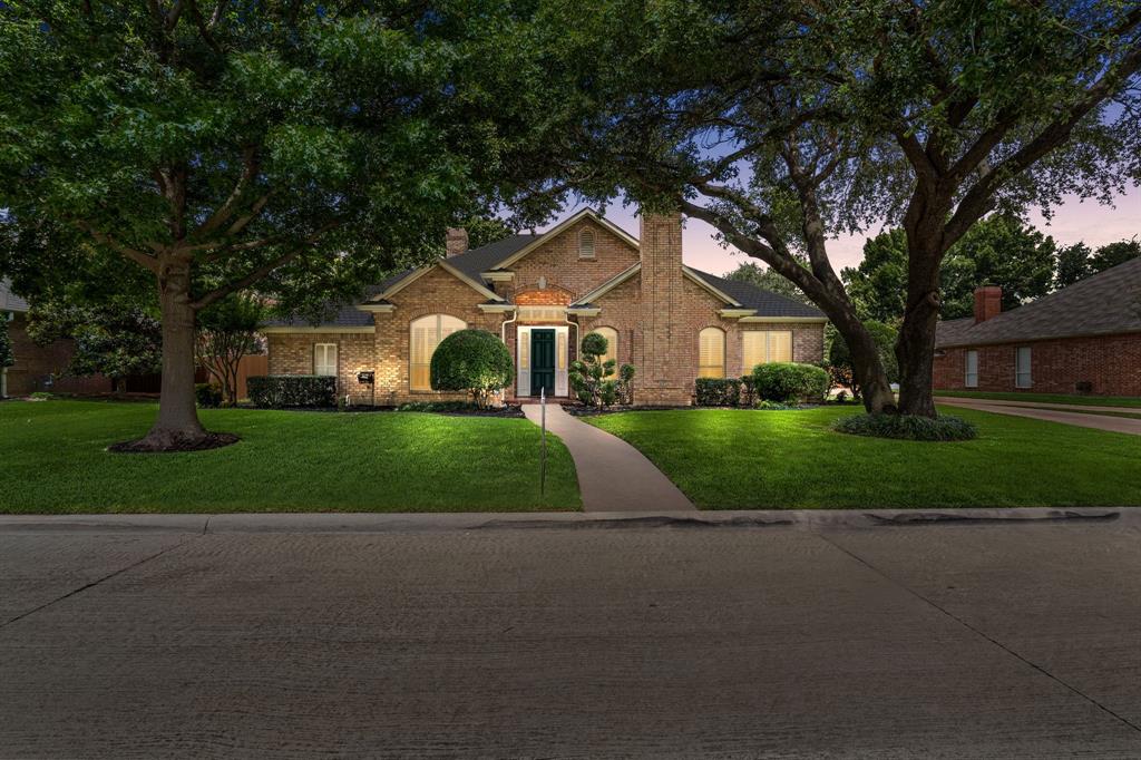 Nestled in the highly desirable Southridge Lakes community, this spacious one-story home offers an incredible opportunity to create your dream residence. Featuring 4 bedrooms, 3 bathrooms, and generous living and dining spaces with two living areas and two dining areas, this home sits on over half an acre and boasts a beautiful pool, perfect for relaxing, entertaining, and enjoying warm Texas days.

The expansive backyard offers plenty of room to play, run, garden, or create your own outdoor retreat, providing a rare combination of space and privacy. Bring your vision and personal style to make this home truly your own. With great bones, abundant space, and endless potential, this home is ready for its next chapter.

Improvements include a Class 4 impact-resistant roof, updated HVAC systems and windows, and a recently resurfaced pool, providing added value and peace of mind.

Enjoy the charm, mature surroundings, and exceptional location of one of the area's most sought-after neighborhoods. Don't miss this rare opportunity to customize a home with a beautiful pool and a large, over-half-acre yard in an outstanding community.