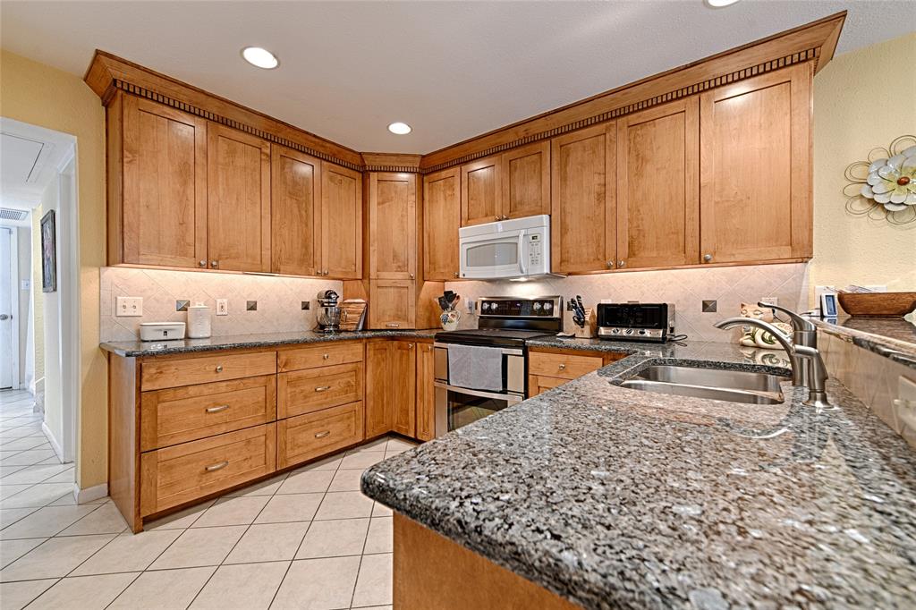 Beautifully updated townhome in Carrollton's Country Place, the 'Oasis in the City'. Lock and leave made easy! Stunning renovation has maple cabinets in the kitchen, living room and bathrooms. Double pane windows. Soaring ceilings bring in great natural light. SO MUCH STORAGE in this home. Bonus: Enjoy Kaboom Town fireworks from your air conditioned living room! Easy access to Dallas North Tollway, I35, LBJ Freeway and PGB Toll Road. Upstairs HVAC was replaced in 2020. The HOA amenities include: 9 hole-Par 3 executive course that you can play every day*community pools*tennis & pickleball courts with lights for evening play*clubhouse & workout room*stocked lakes for fishing*playground*green belts and a community garden. Visit 2727 Country Place Dr & walk behind the clubhouse to see these amazing HOA grounds (Main community pool to be finished July 1). Centrally located-21 minutes to Love Field & DFW Airport & only 25 minutes to downtown Dallas. Make this move in ready beauty your home today!