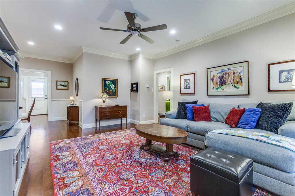 Royal Lane Condos 5800 - Residential
