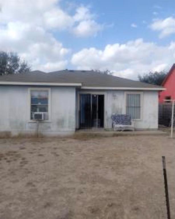 Solid opportunity for an owner occupant or investor looking for instant equity. This home features tile flooring throughout, functional layout, and strong rental potential. With a little cosmetic updating, this could be a great flip, rental, or affordable primary residence.
Deals like this don’t last long. Schedule your walkthrough before it’s gone!