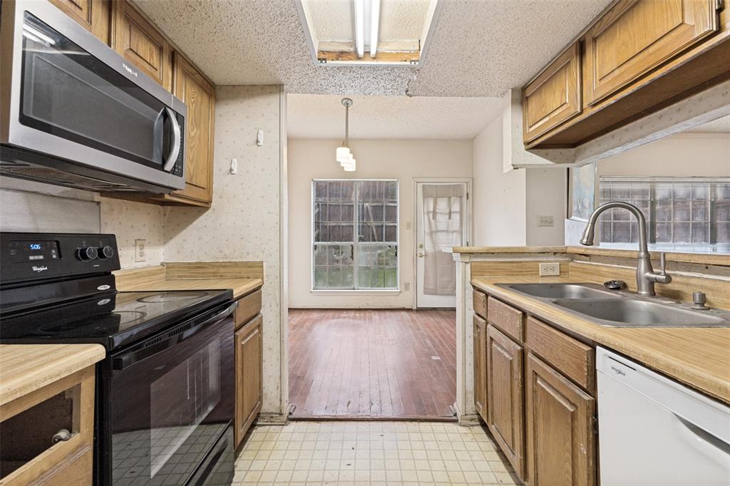 Oaks Of Lakewood Condo - Residential