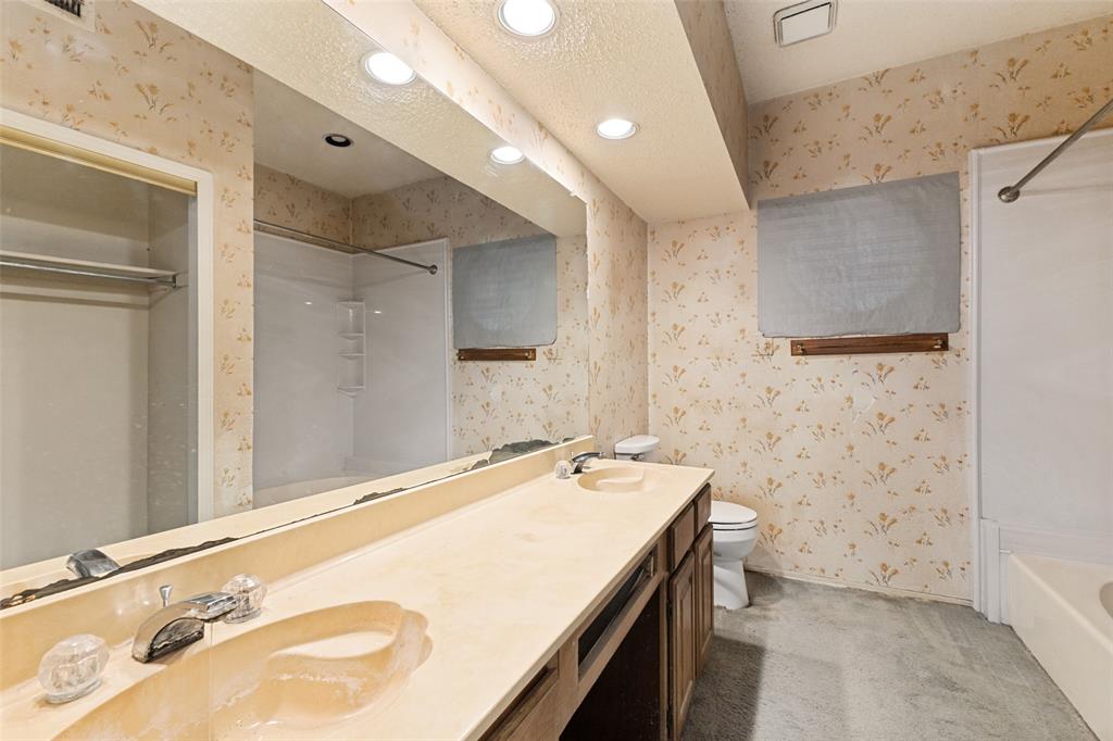 Oaks Of Lakewood Condo - Residential
