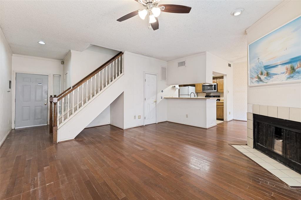 Oaks Of Lakewood Condo - Residential