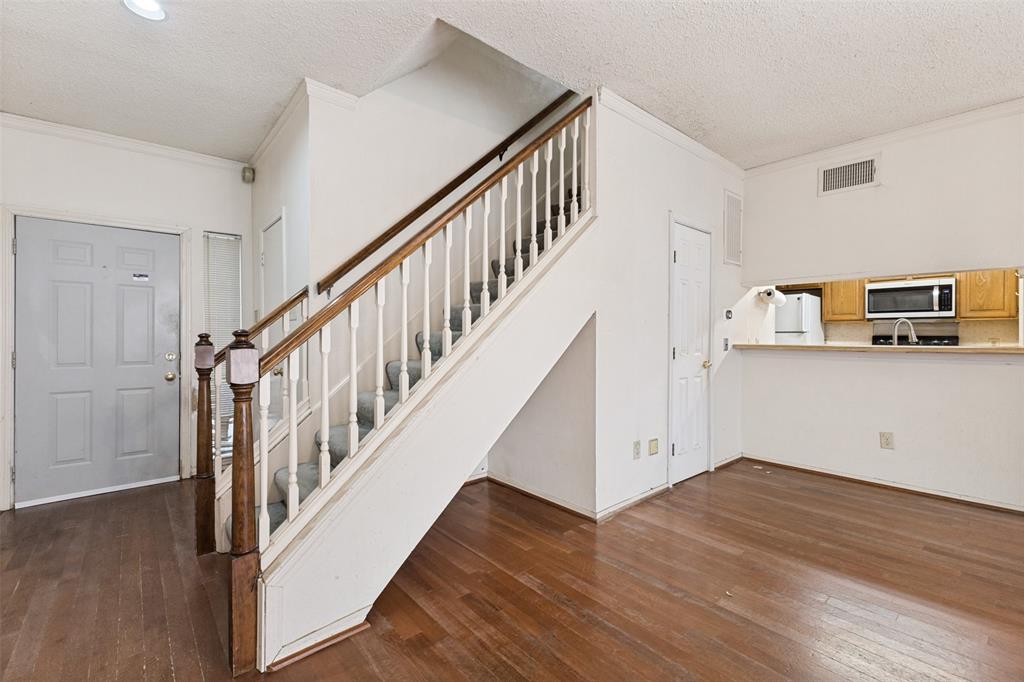 Oaks Of Lakewood Condo - Residential