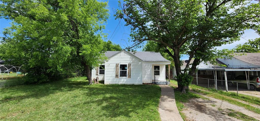**PRICE IMPROVEMENT**PLEASE, BRING US YOUR OFFERS**
Welcome to this fabulous home located in the heart of Mineral Wells. This two bedroom, one bathroom home makes a great starter home, or is perfect for anyone that likes to entertain in its spacious rooms and fenced back yard. The home’s flooring is all original hardwoods. The kitchen offers a great space for meal preparations and is very accessible for both inside and outside entertaining. The sellers hand crafted a beautiful built in cabinet in the living area of the home, adding to the homes charming character. The plumbing septic clean out spot was recently completely replaced on the house side, to the city main. There is so much to appreciate about this home. Foundation repair has been done and the foundation company is offering a warranty.
About the city of Mineral Wells, it’s situated in the county of Palo Pinto and an easy commute to DFW Metroplex. Mineral Wells is well known as the Wellness Capital of Texas. Its unique landscapes and rich history, its mineral wells, and it’s The Home of Crazy Water, The Baker Hotel and Palo Pinto Mountains State Park. Biking, hiking trails, rock climbing and many shops and entertaining spots to enjoy with your family and friends. There are so many more hidden gems to explore here at home. You are in for a treat!