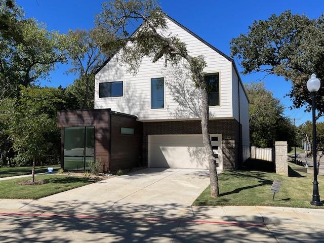 A new 3BR-2.5BA home built for lease in Grapevine near shopping and easy access to Highway.  This house has all appliances that can be used by the tenant.  A very private lot with front yard maintained by HOA and very sleek modern house design element.  Wood floors throughout the house - no carpets!  Bosch appliances and lots of lighting to brighten your home.  Smart home with features to provide maximum comfort.