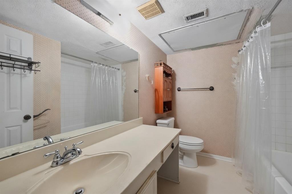 Woodhaven Twnhs Rev - Residential