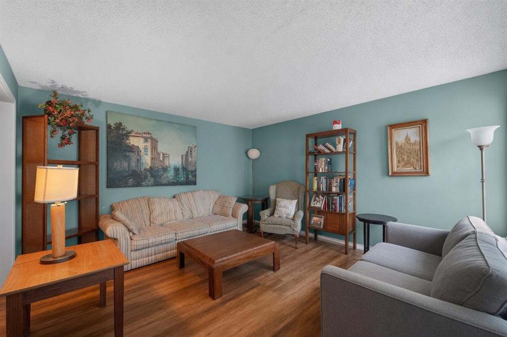 Woodhaven Twnhs Rev - Residential