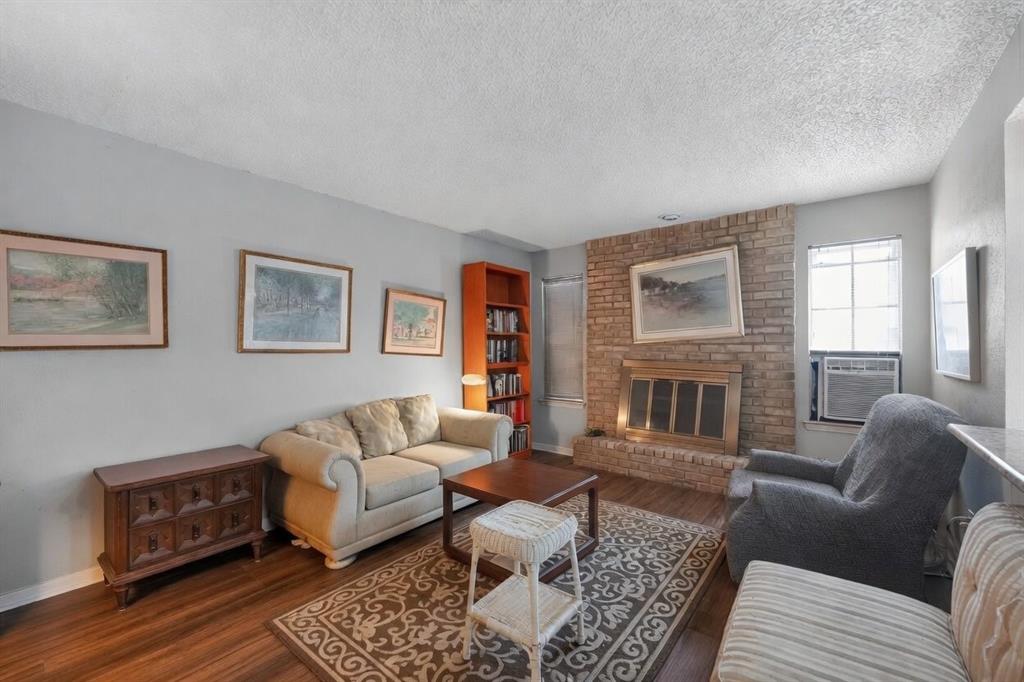 Woodhaven Twnhs Rev - Residential