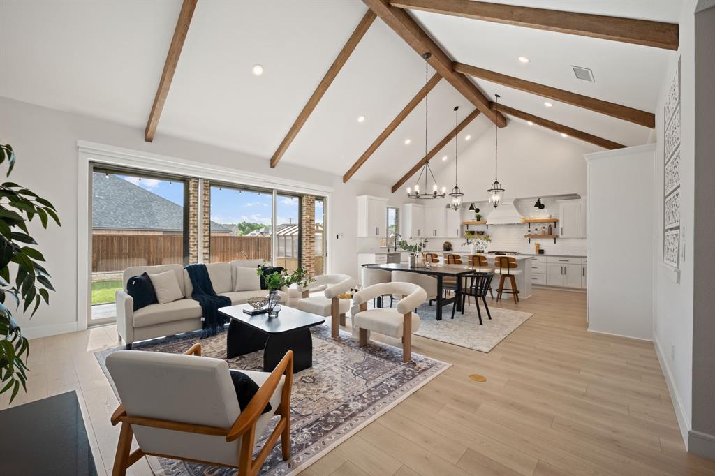 Lincoln Pointe - Residential