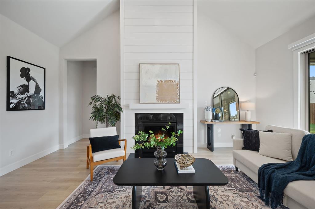 Lincoln Pointe - Residential