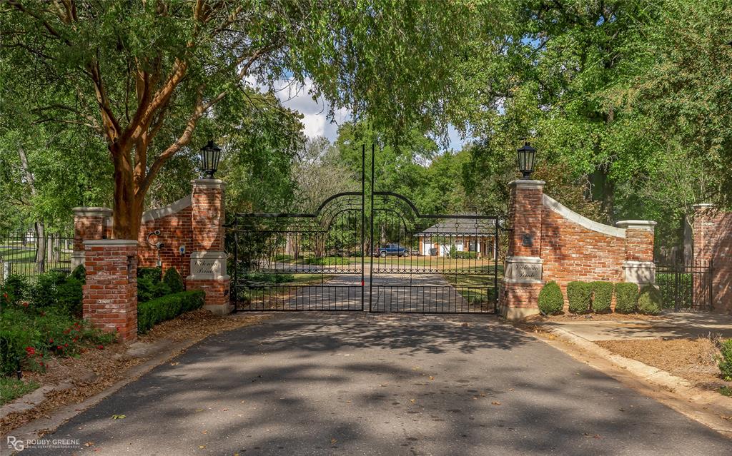 Did you know there was still ONE lot available in the lovely, luxury community of Victorian Pointe? This gated neighborhood is tucked behind the established Carriage Oaks subdivision in NE Bossier and is only accessible through a camera-monitored security gate. A picturesque body of water complete with Cypress trees and whooping cranes greets you Louisiana-style as soon as you pass through the gates. Custom homes are already complete on either side of this undeveloped large lot, and you will have no backyard neighbors. Over half an acre just minutes away from I-220, shopping and dining, all this neighborhood is missing is you and your dream house. Contact your favorite Realtor today to learn more about this luxury living opportunity.