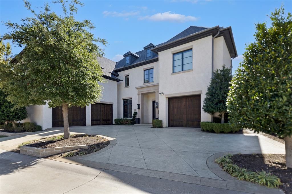 Lawn at Glen Abbey - Residential