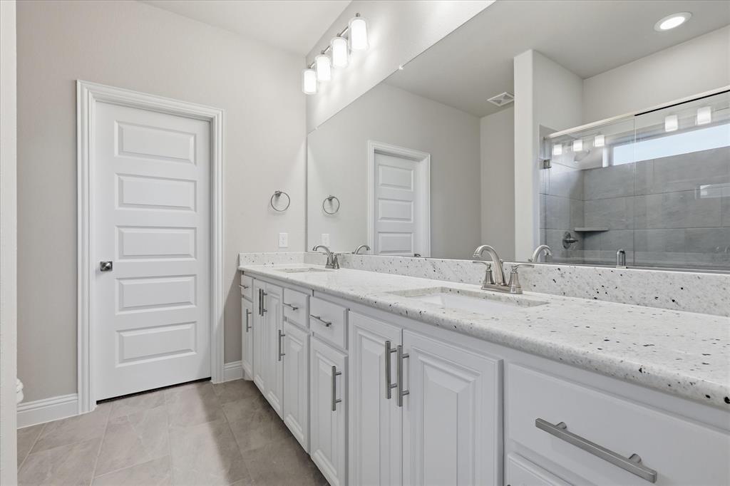 HICKORY HILLS - Residential