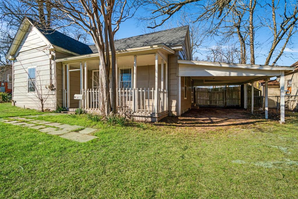 Recently remodeled 3–4 bedroom, 1 bath home with key updates already completed. New roof, updated paint, flooring, cabinets, and electrical and plumbing improvements. Affordable and well-suited for a first-time buyer or income-producing investment.